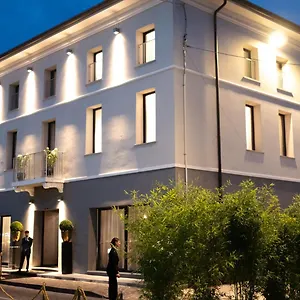 De Amicis 4*, Moglia Italia